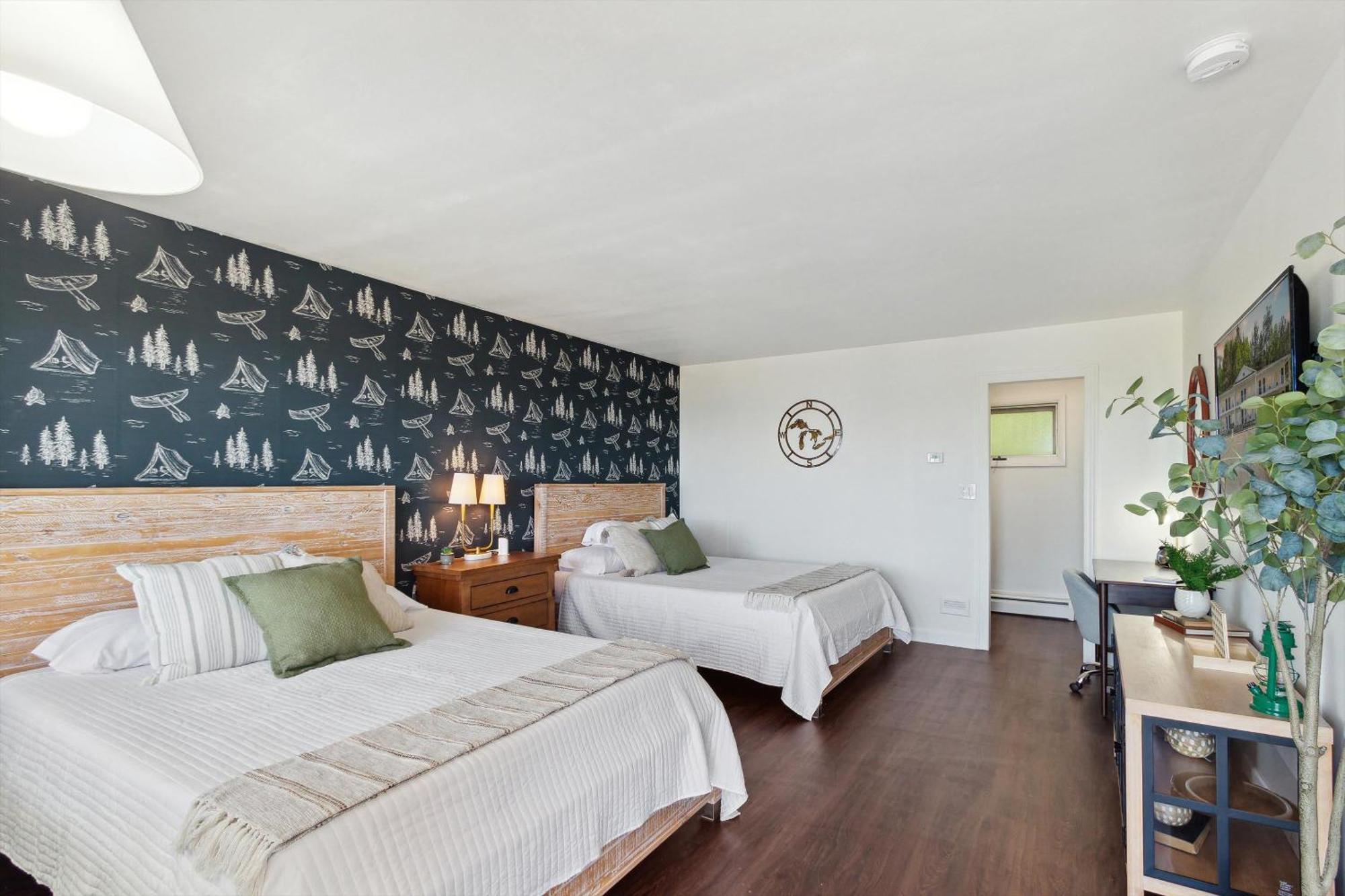 Self Check-In Lake Views Workspace 2 Queen Beds Villa Petoskey Eksteriør bilde